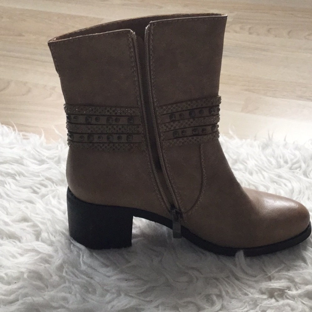 Tan colored boots with heel
